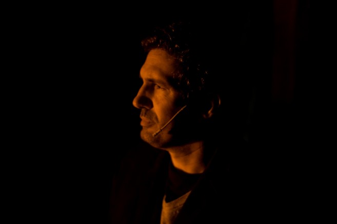 César Bona omple el Gran Teatre d'Alzira amb Bromera