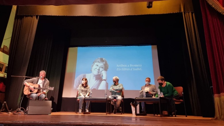 Bromera ret homenatge a Isabel-Clara Simó a Alcoi