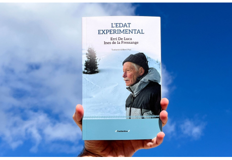 «L'edat experimental»: un diàleg entre Erri De Luca i Ines de la Fressange sobre el temps, el cos i la vida.